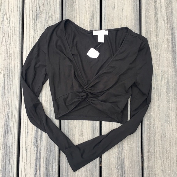 Forever 21 Tops - Forever 21 Long Sleeve Knot Crop Top